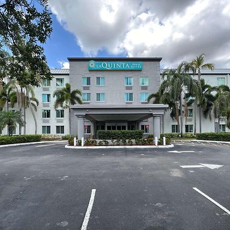 La Quinta Inn & Suites By Wyndham Sawgrass Sunrise Exterior foto